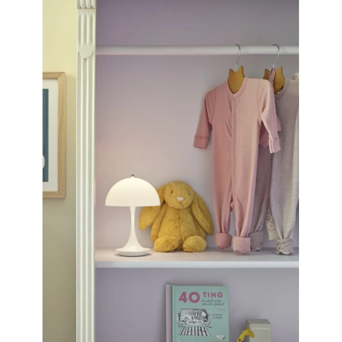 Louis Poulsen Panthella Portable V2 Tischleuchte LED Weiß, 1-flammig 4 Louis Poulsen Panthella Portable V2 Tischleuchte LED Weiß, 1-flammig – Bild 2